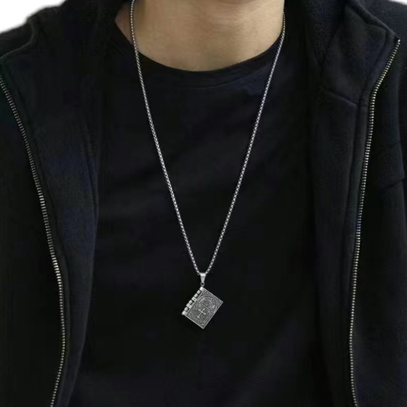 Bible Necklace 4 Pages Turnable Lords Prayer Pages 27” Box Chain Silver Tone - Picture 8 of 16